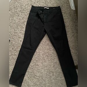 Levi’s grayish black skinny jeans